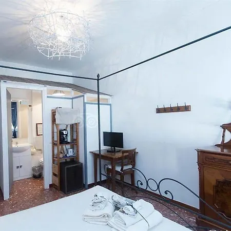 Le Fate Bed & Breakfast 2*
